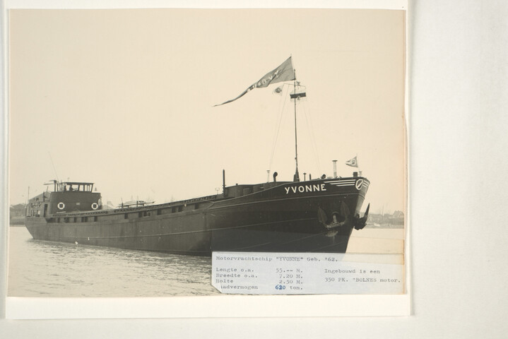 1994.1039; (Voorheen) Album met fotos van bij Scheepswerf Van Goor Monnickendam; fotoalbum