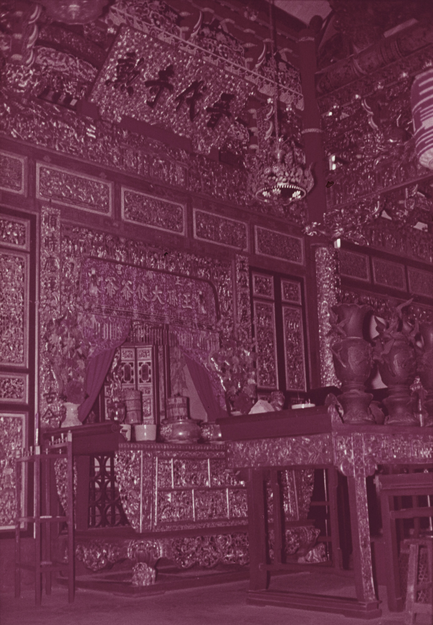 2015.0814; Dia van het altaar van een tempel in Singapore; diapositief