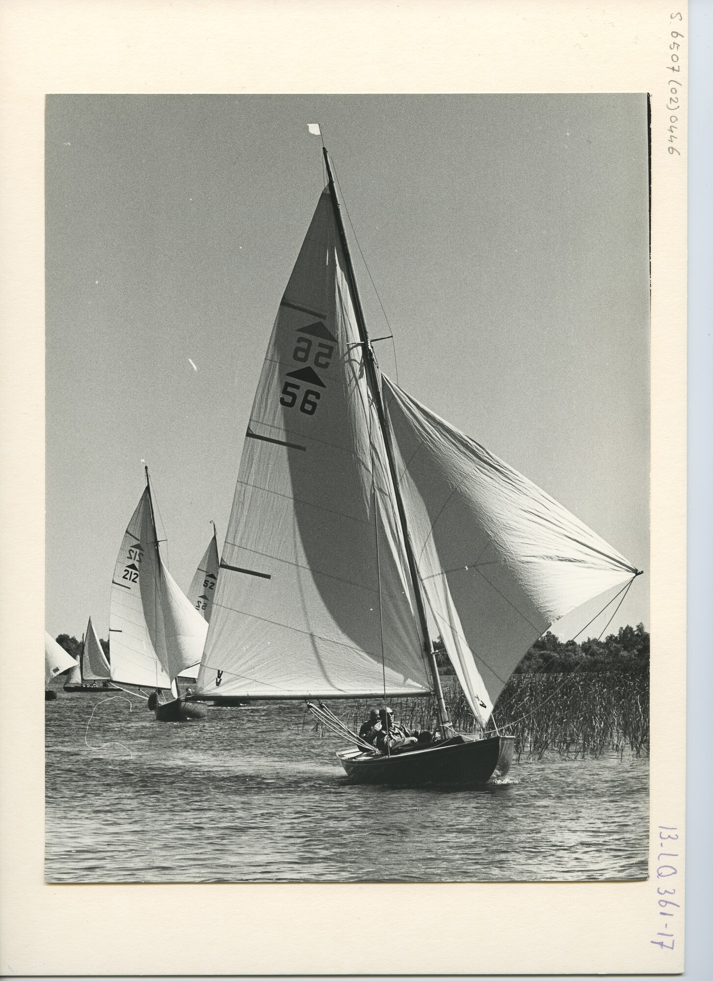 S.6507(02)0446.02; Zwart-wit foto van de Pampus-klasse op de Loosdrechtse Plassen; foto