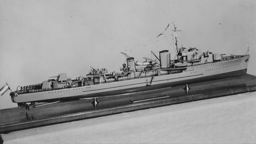 B.0203(01); Model van de torpedobootjager Hr.Ms. Isaac Sweers; scheepsmodel