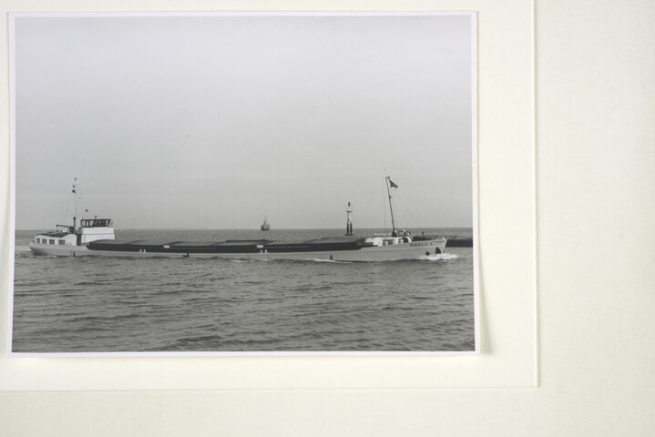 1994.1039; (Voorheen) Album met fotos van bij Scheepswerf Van Goor Monnickendam; fotoalbum