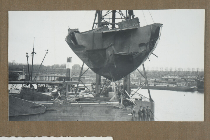 2001.1755; Omslag met vele foto's en knipsels van meest bergingsactiviteiten door Reederij v/h Gebroeders Goedkoop te Amsterdam in de periode 1929 / 1949; omslag