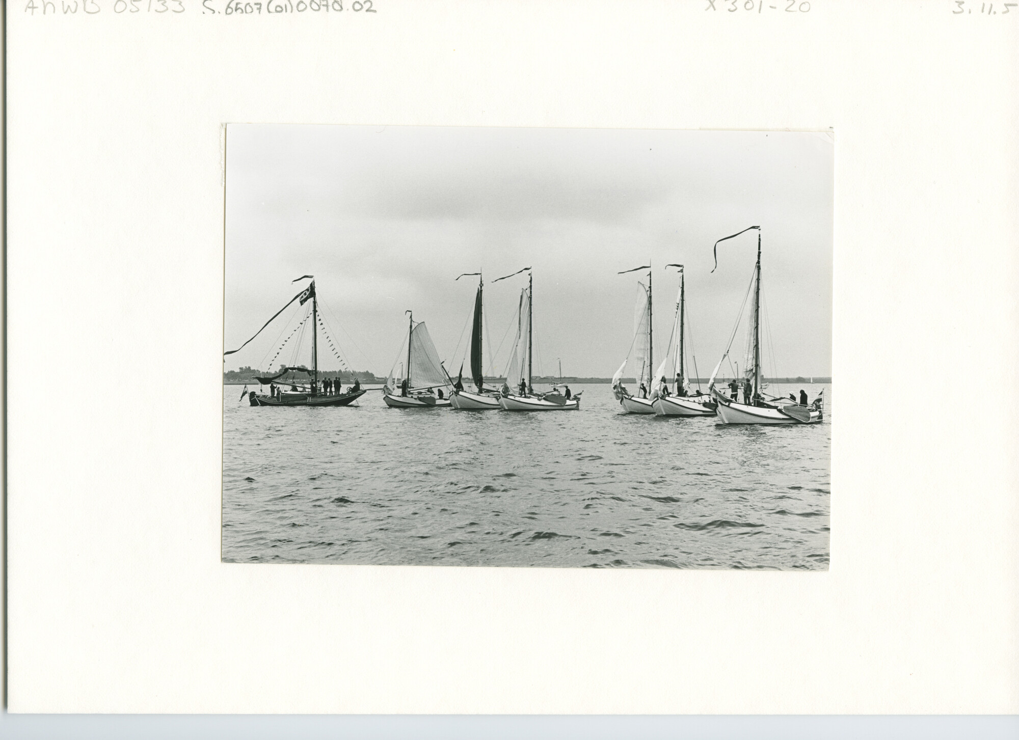 S.6507(01)0878.02; Foto van de reunie ronde en platbodemjachten te Willemstad in 1969; foto
