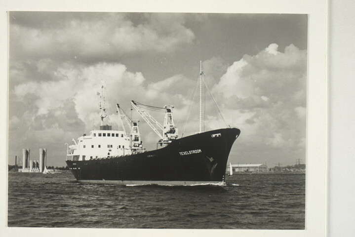 S.5219(12)0391; Foto's van het vrachtschip ms. Texelstroom van de HSM; fotoreportage