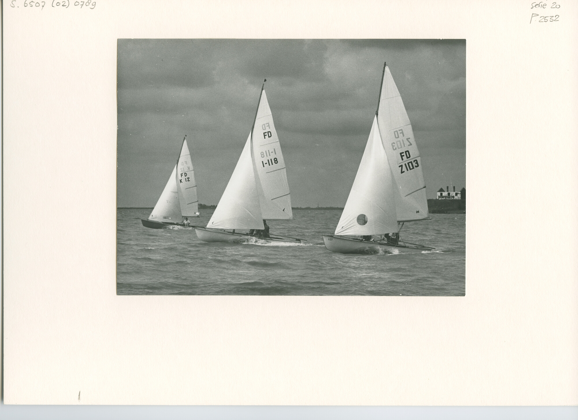 S.6507(02)0789.06; Zwart-wit foto van de FD-week 1962 op het IJsselmeer voor Muiden; foto