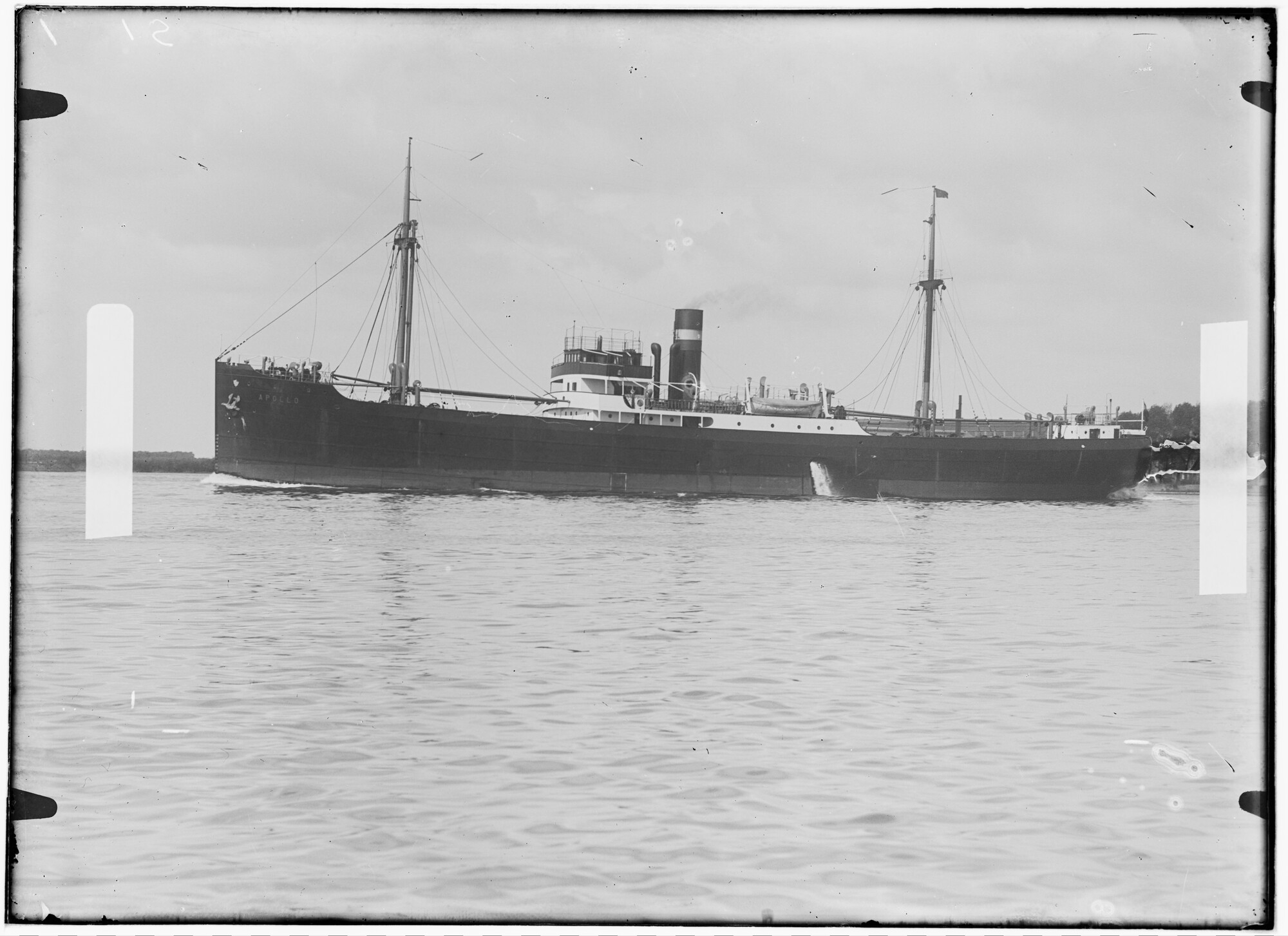 2018.0949; Glasnegatief van de tanker/kabellegger Apollo (Duits, 1927); glasnegatief