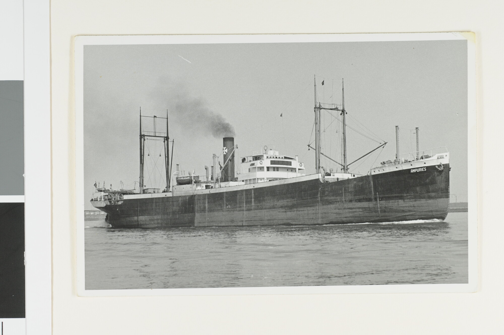 A.4743(29); Het Spaanse vrachtschip ss. Ampuries (ex- Jason van de KNSM) op zee; foto