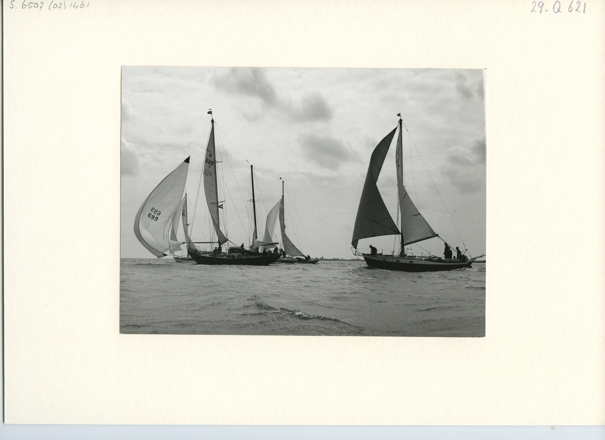 S.6507(02)1461.02; Zwart-wit foto van de 100-mijlrace 1963 op het IJsselmeer; foto