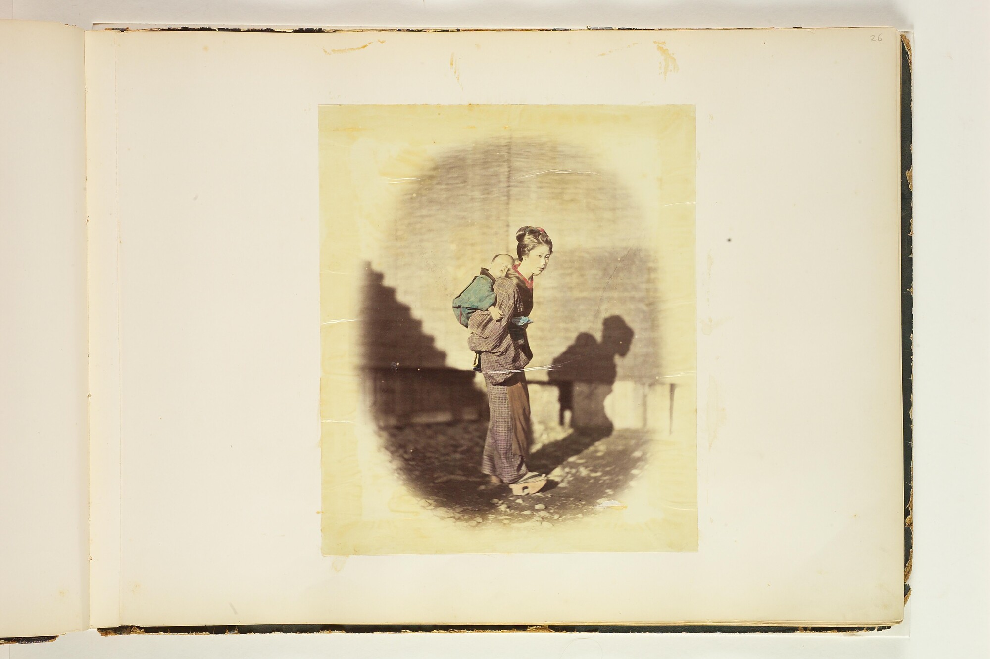 S.3628(04); 'Views of Japan': Album nr. 3 uit een serie van drie van de Nederlandse consul in Japan Dirk de Graeff van Polsbroek; fotoalbum