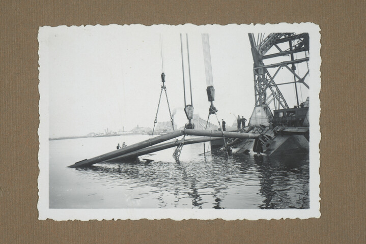 2001.1755; Omslag met vele foto's en knipsels van meest bergingsactiviteiten door Reederij v/h Gebroeders Goedkoop te Amsterdam in de periode 1929 / 1949; omslag