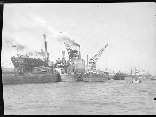 1998.1796; Drukte in de haven van Amsterdam; negatief