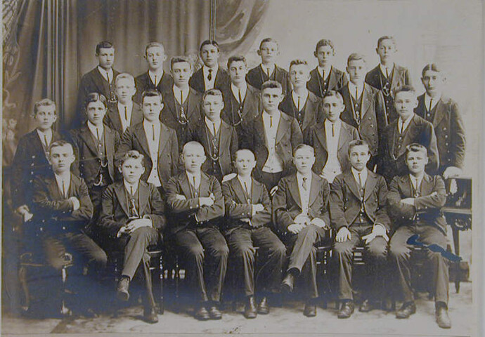 S.7143(1248)2a; Klassenfoto van groep 1905-1908 van de Kweekschool voor de Zeevaart te Amsterdam; foto