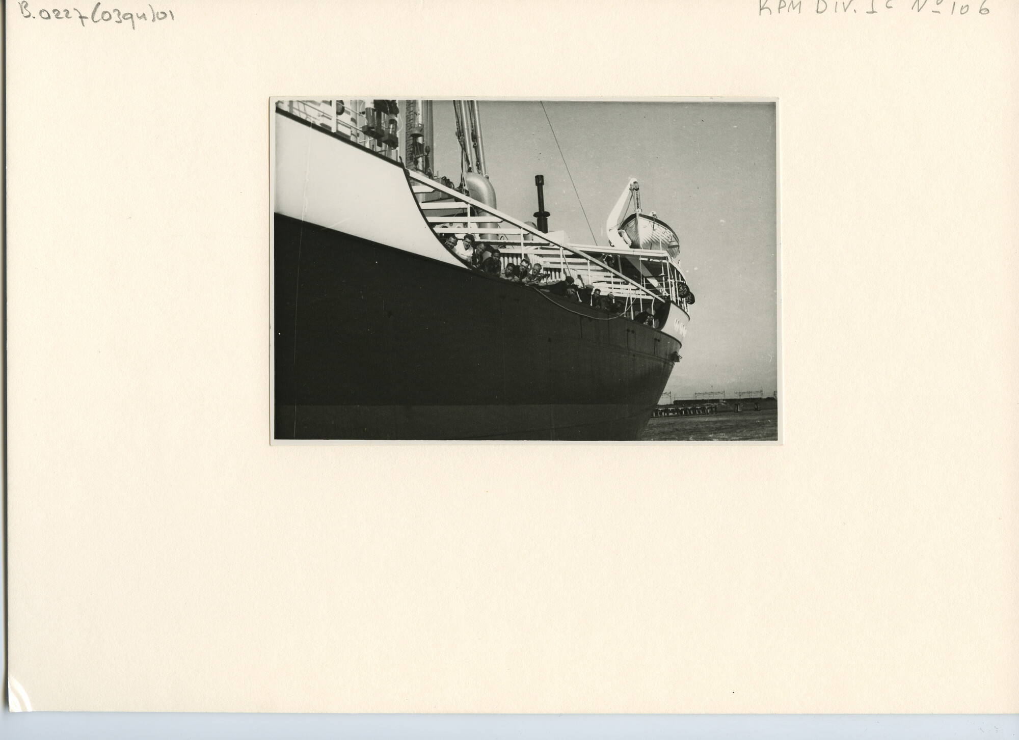 B.0227(0394)01; Foto gemaakt a/b ms. Siaoe bij de proefvaart; foto