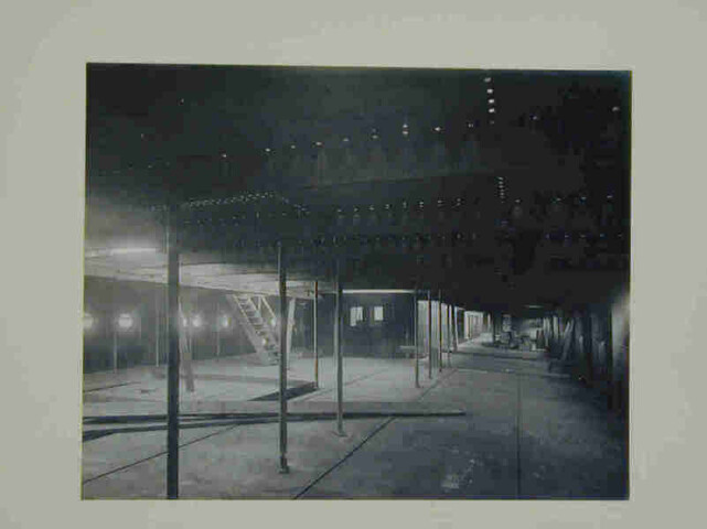 S.4348(01); Herinneringsalbum met bouw- en interieurfoto's aangeboden aan mej. E.D.W. Jonckheer ter gelegenheid van de tewaterlating van het passagiersschip ss. Vondel; fotoalbum