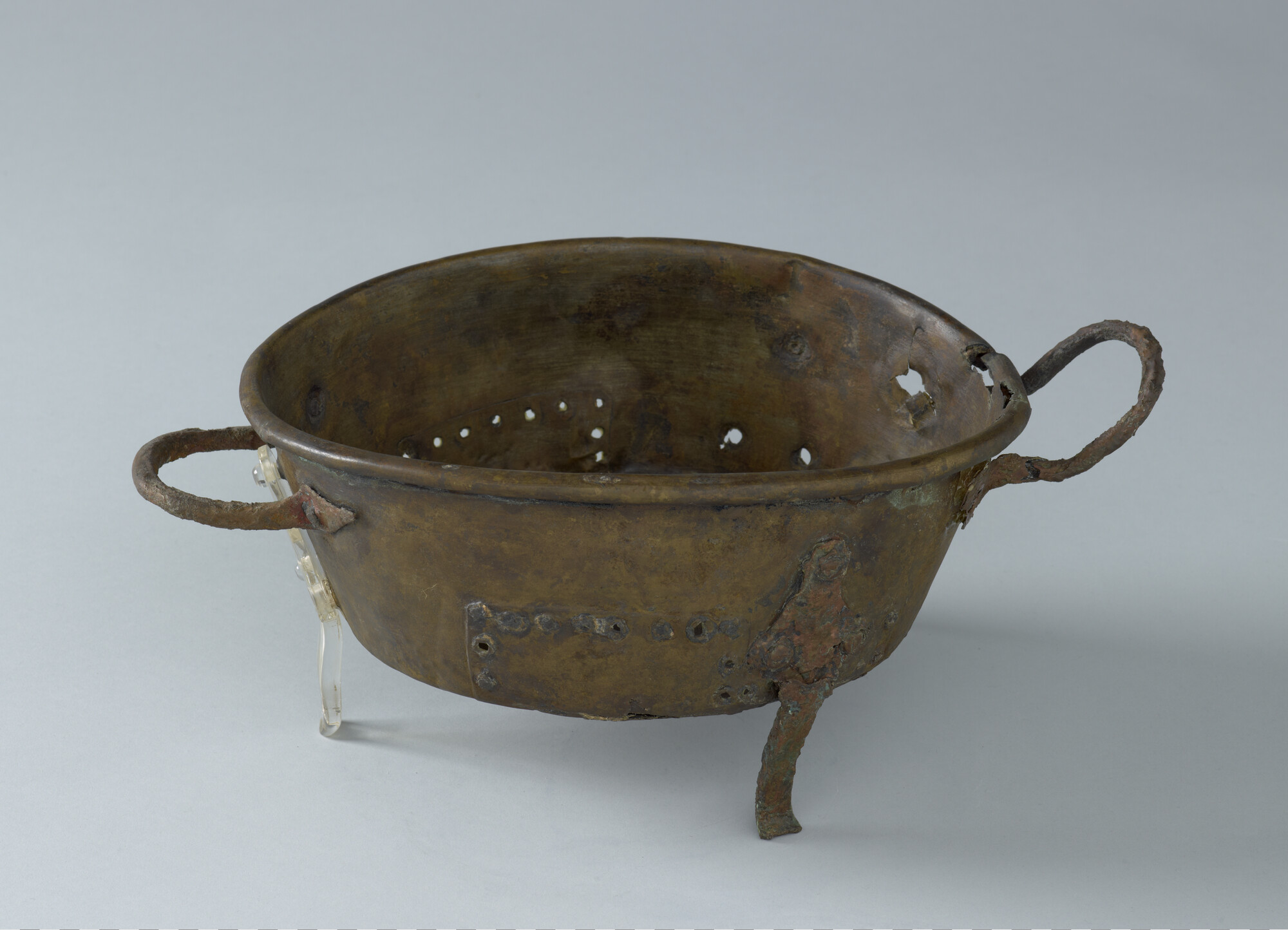 S.6911(10); Messing pan; pan