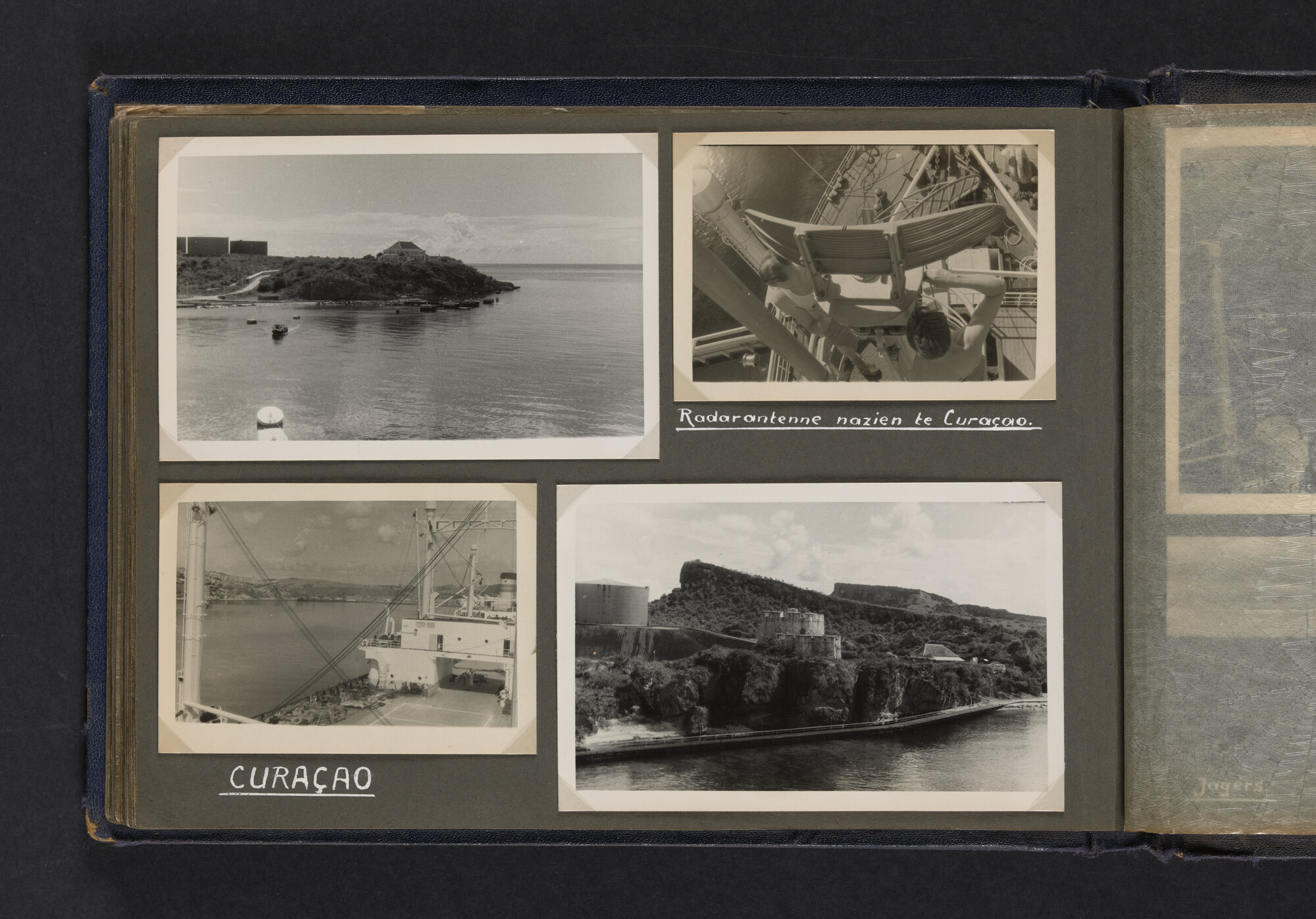 2021.0009; Fotoalbum van Joost Ossewaarde, 4e radiotelegrafist op walvismoederschip Willem Barendsz (II) en walvisjagers, met foto's van vangstseizoenen 1955-1956 en 1956-1957.; fotoalbum