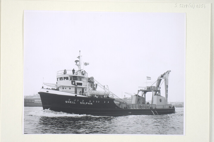 S.5219(12)0354; Foto's van de proeftocht van het bevoorradingsschip 'Shell Dolphin' gebouwd op de dwarshelling van de ASM; fotoreportage
