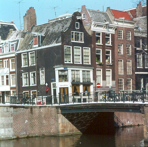 S.9100(7804); Dia van Amsterdam, de hoek Prinsengracht, Leidsegracht; diapositief