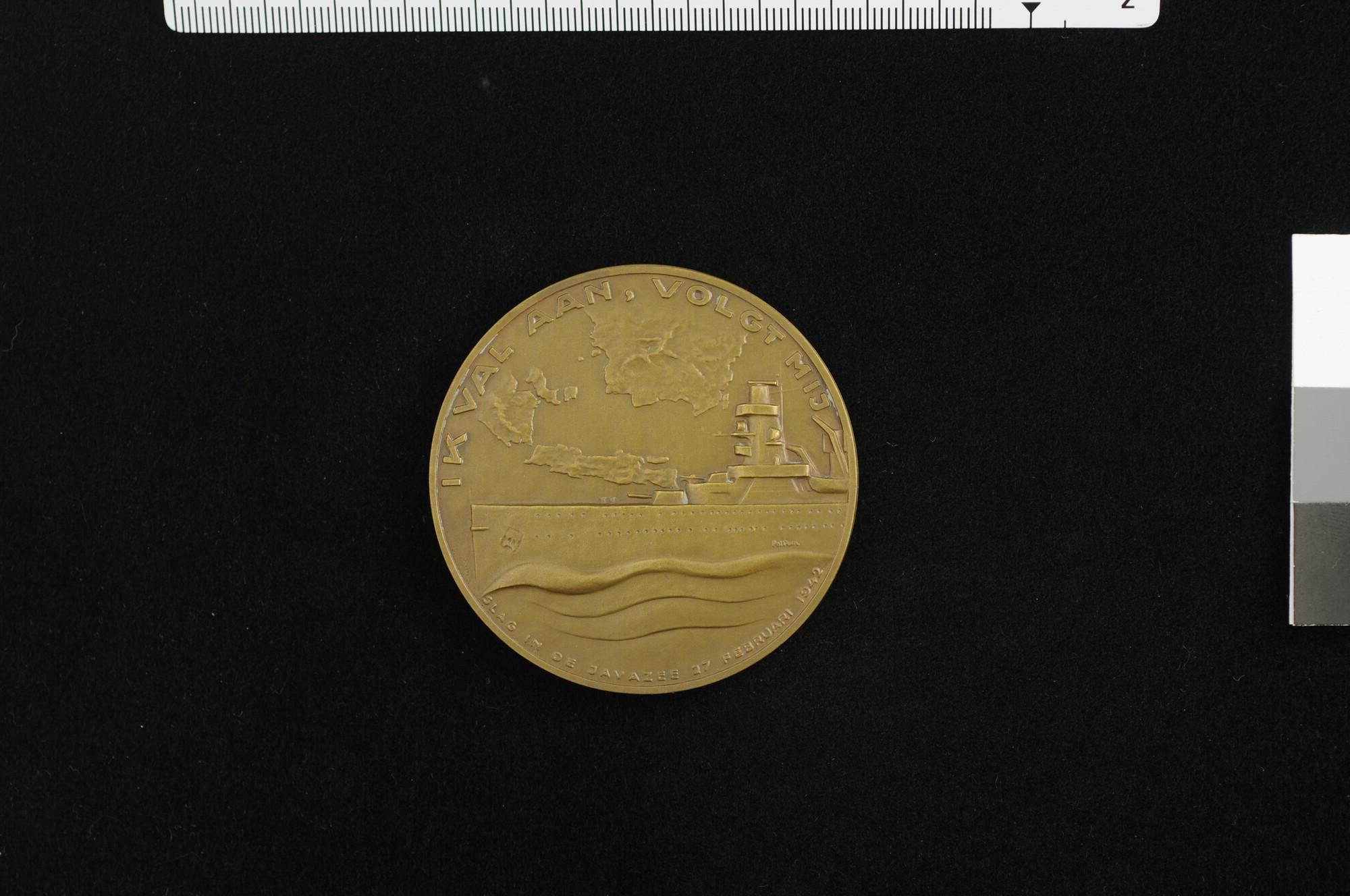 S.5064(105)2; Penning ter herinnering aan schout-bij-nacht Karel Doorman, 1945; penning