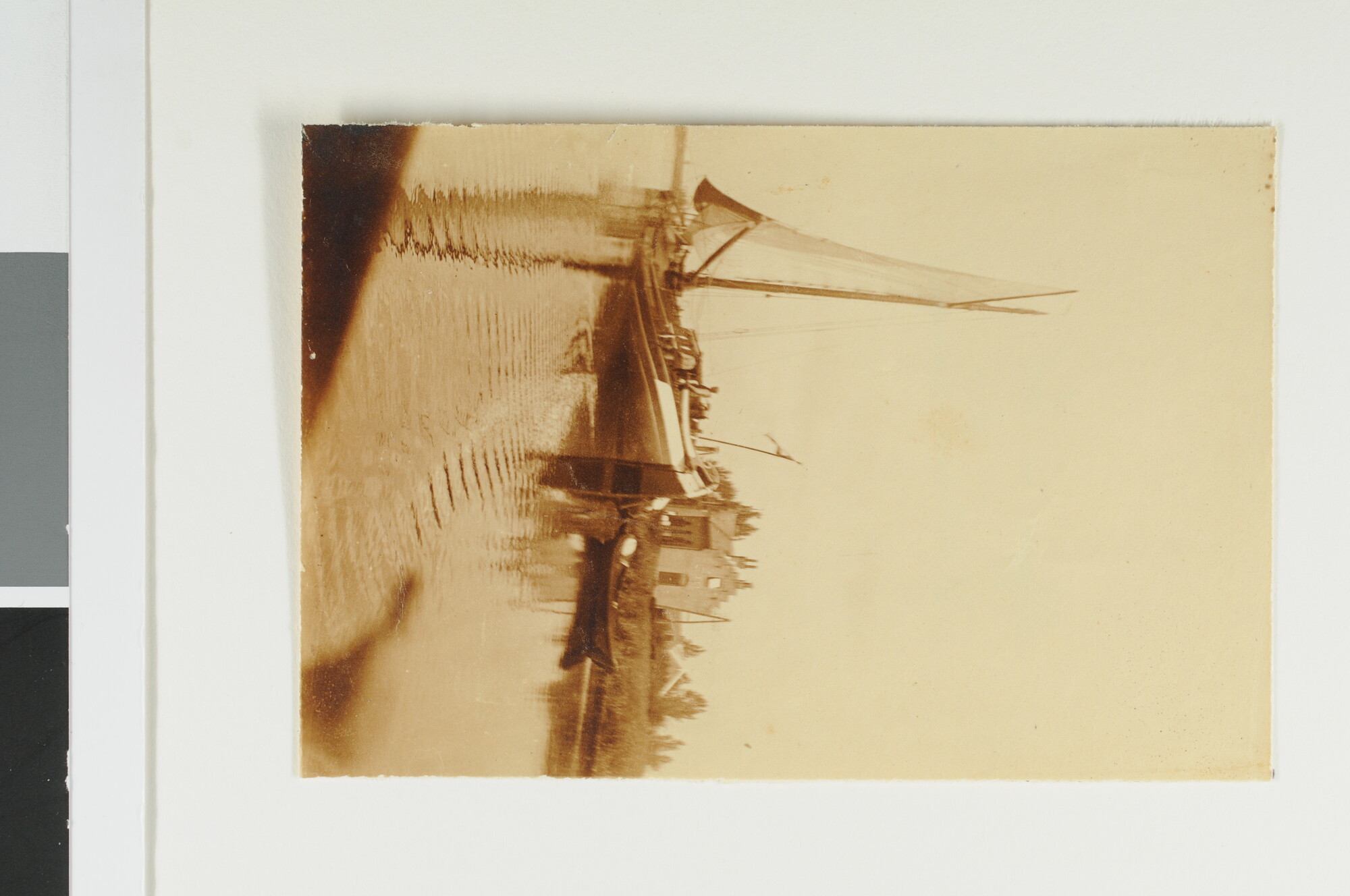 S.4834(04); Foto's uit een album van de vakantiereis met het boeierjacht 'De Kampioen'; fotoreportage