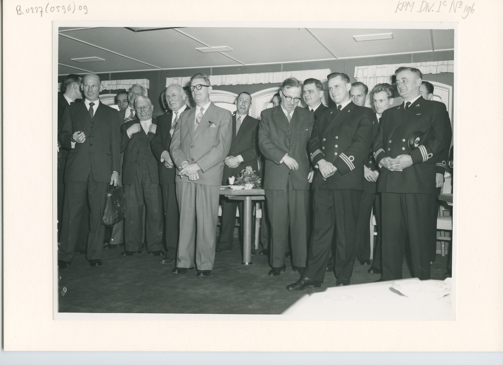 B.0227(0596)09; Foto van de overdracht van de tanker ms. Zuiderkerk door P. Smit jr.; foto