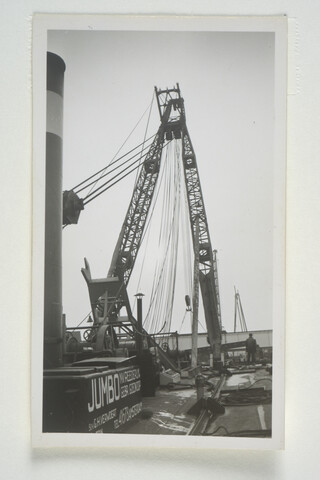 2001.1660; Foto's van de drijvende bok 'Jumbo' van Reederij v/h Gebroeders Goedkoop; fotoreportage