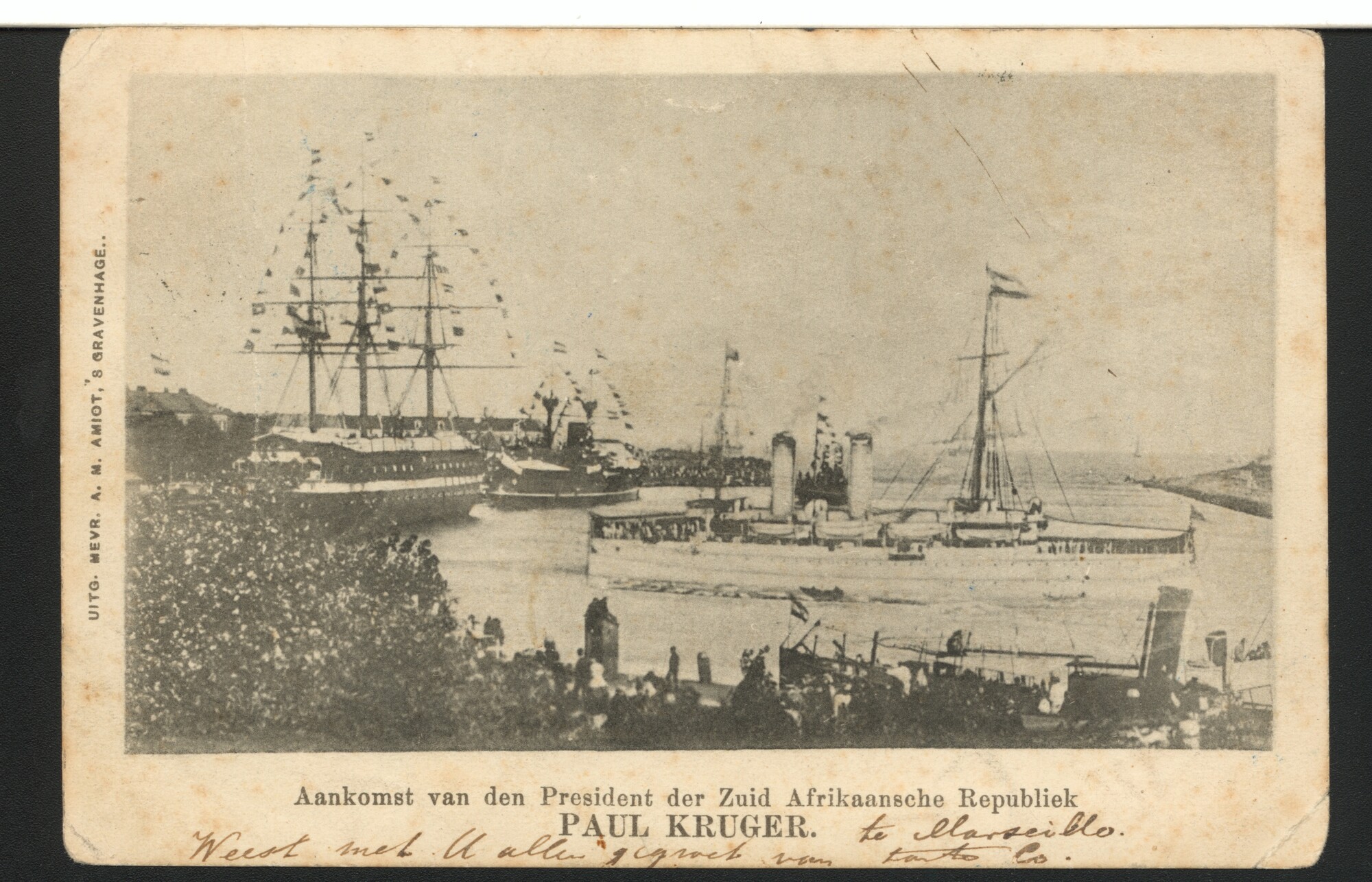 1993.8194; Een geretoucheerde afbeelding van het pantserdekschip Hr.Ms. 'Gelderland' bij aankomst in het Nieuwe Diep te Den Helder; prentbriefkaart