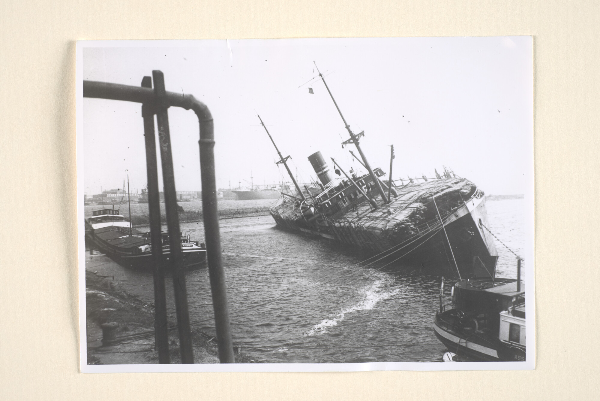 1995.7035; Het vrachtschip ss. 'Trompenberg' van de NV; foto