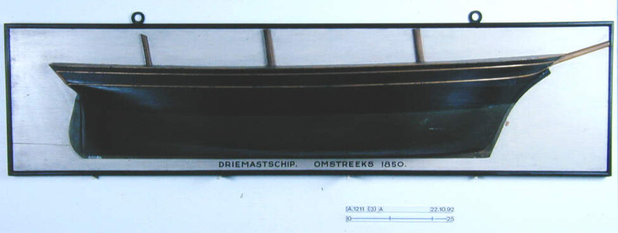 A.1211(03)a; Halfmodel van een driemastschip; scheepsmodel