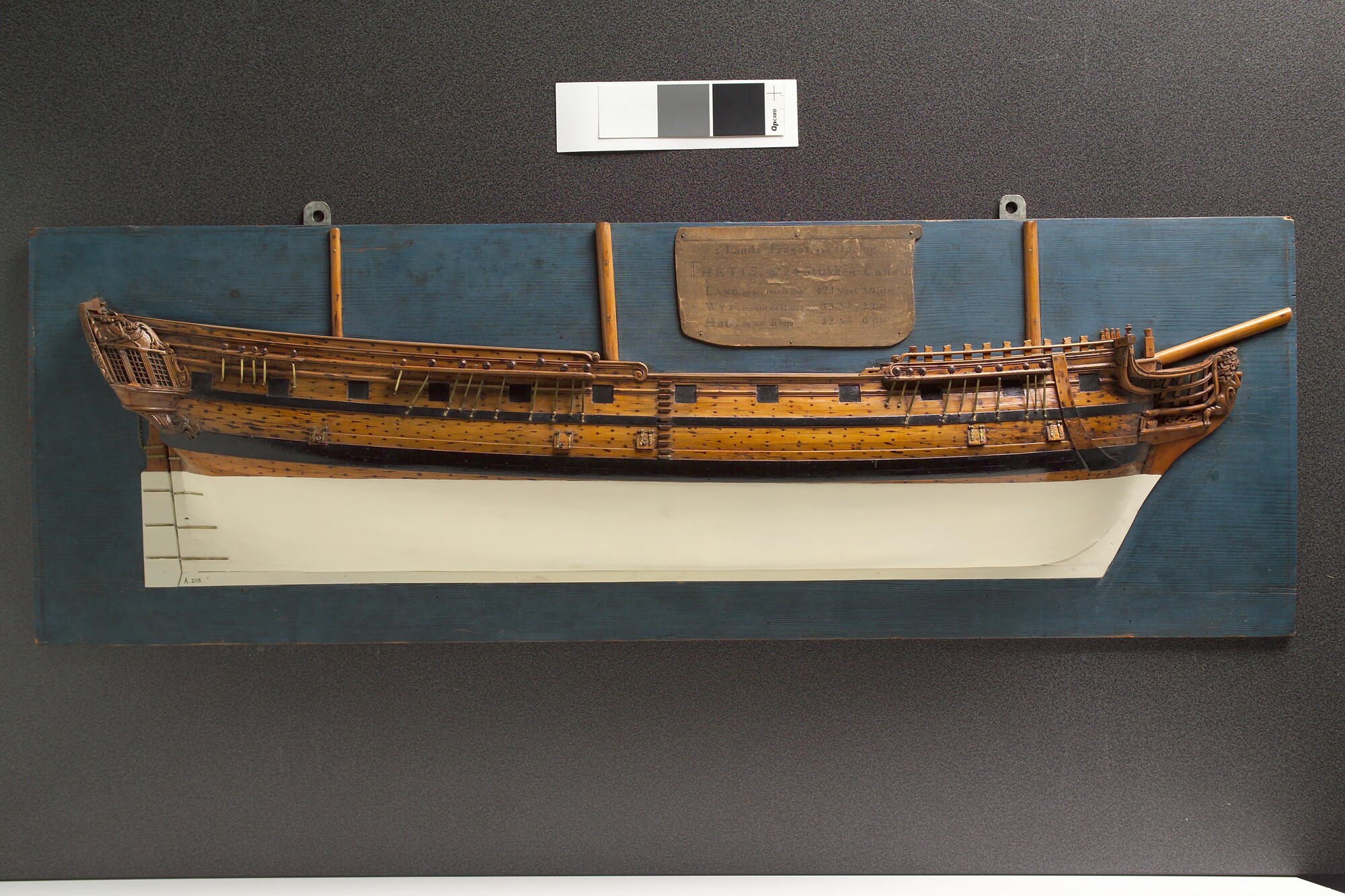 A.2115; Halfmodel van het fregat Thetis van 24 stukken; scheepsmodel