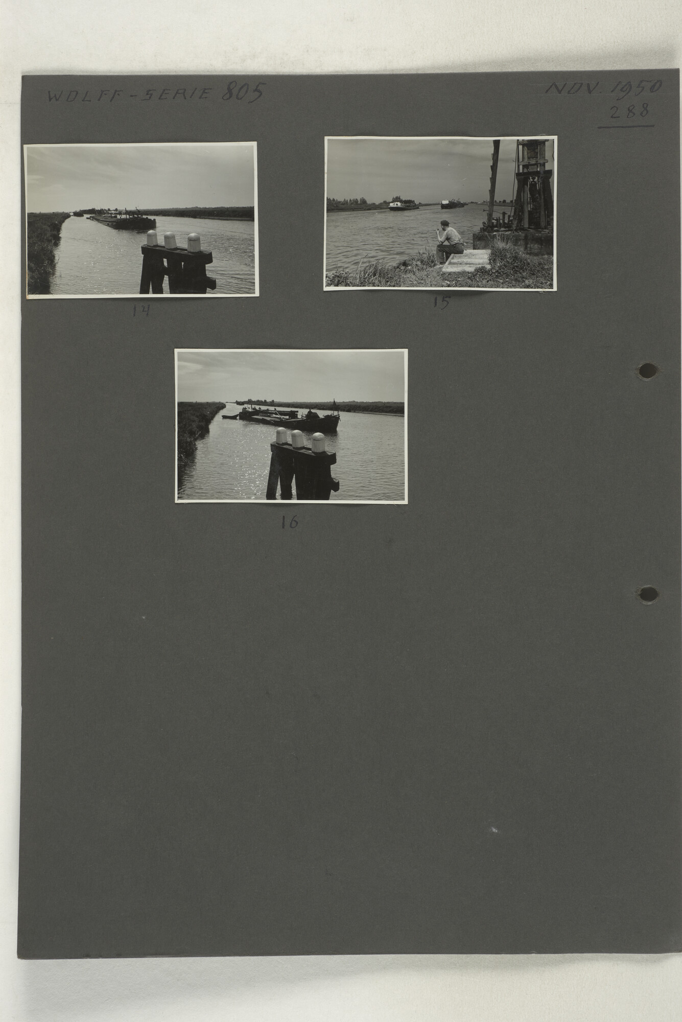 1998.2181; Omslag met een grote hoeveelheid proef foto's gemaakt in opdracht van de Gemeente Handelsinrichtingen en de Vereniging "de Amsterdamsche Haven" te Amsterdam.; omslag