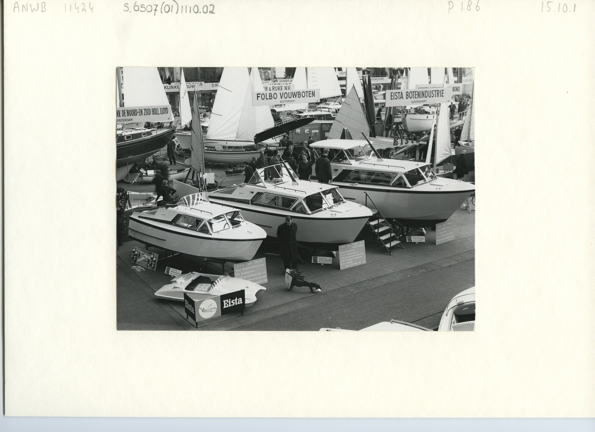 S.6507(01)1110.02; Overzichtfoto's van de tentoonstelling HISWA Goed Kamp 1962; foto