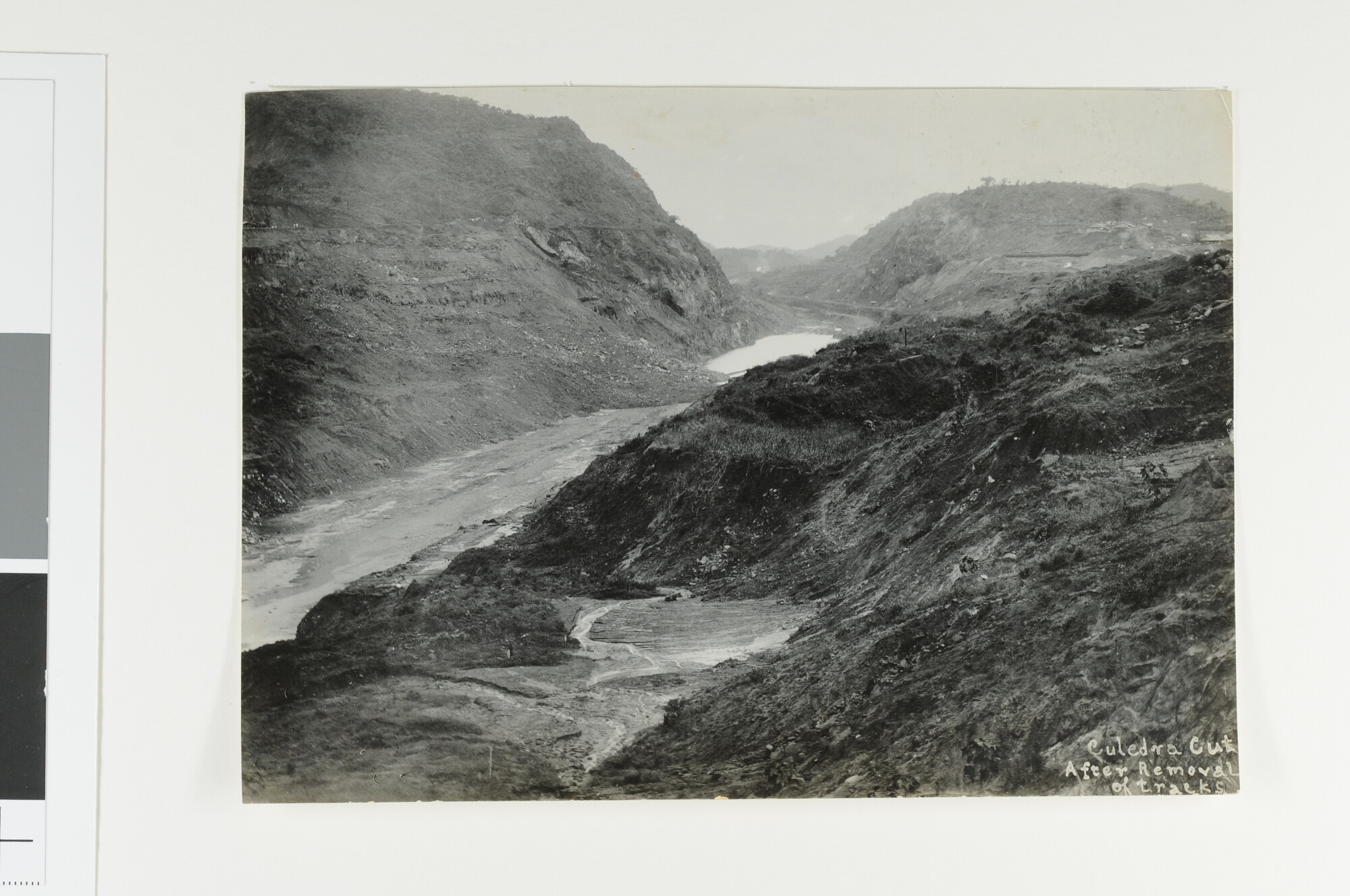 S.1422b(08); Het Panamakanaal: aardverschuiving tijdens de aanleg van het kanaal bij de Culedra-doorgang; foto