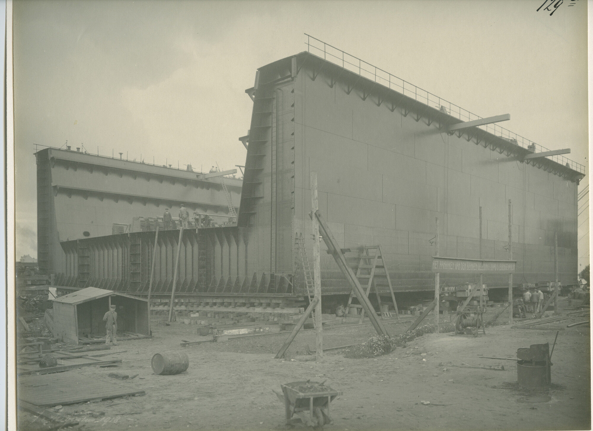 S.5444(0384)6; Foto van het droogdok (deel van het) Julianadok; foto