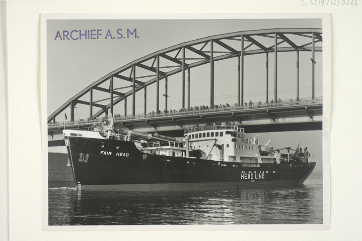 S.5219(12)0265; Foto's van proeftocht van het Noord-Ierse (Laker) vrachtschip ms. 'Fair Head', gebouwd op de dwarshelling van de ASM; fotoreportage