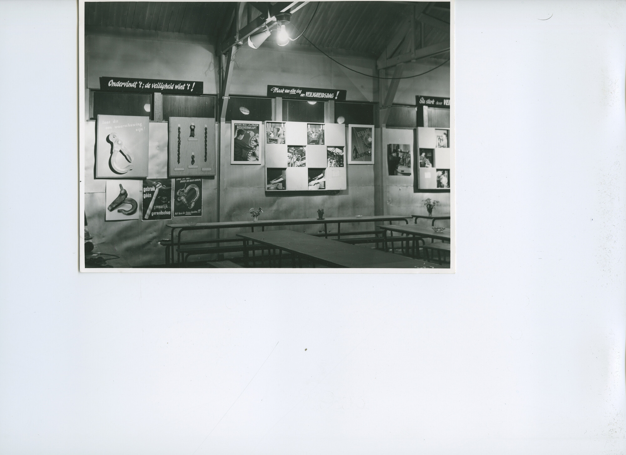 S.5621(01)1022; Foto van veiligheidstentoonstelling op de Oranjewerf.; foto