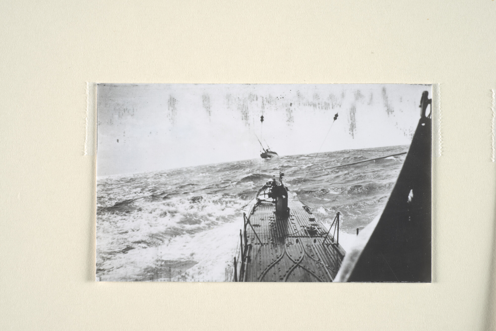 1994.7391; Reproductiefoto's van de reis van het onderzeeboot-moederschip Hr.Ms. 'Pelikaan' en de onderzeeboten 'K II' [...]; fotoreportage