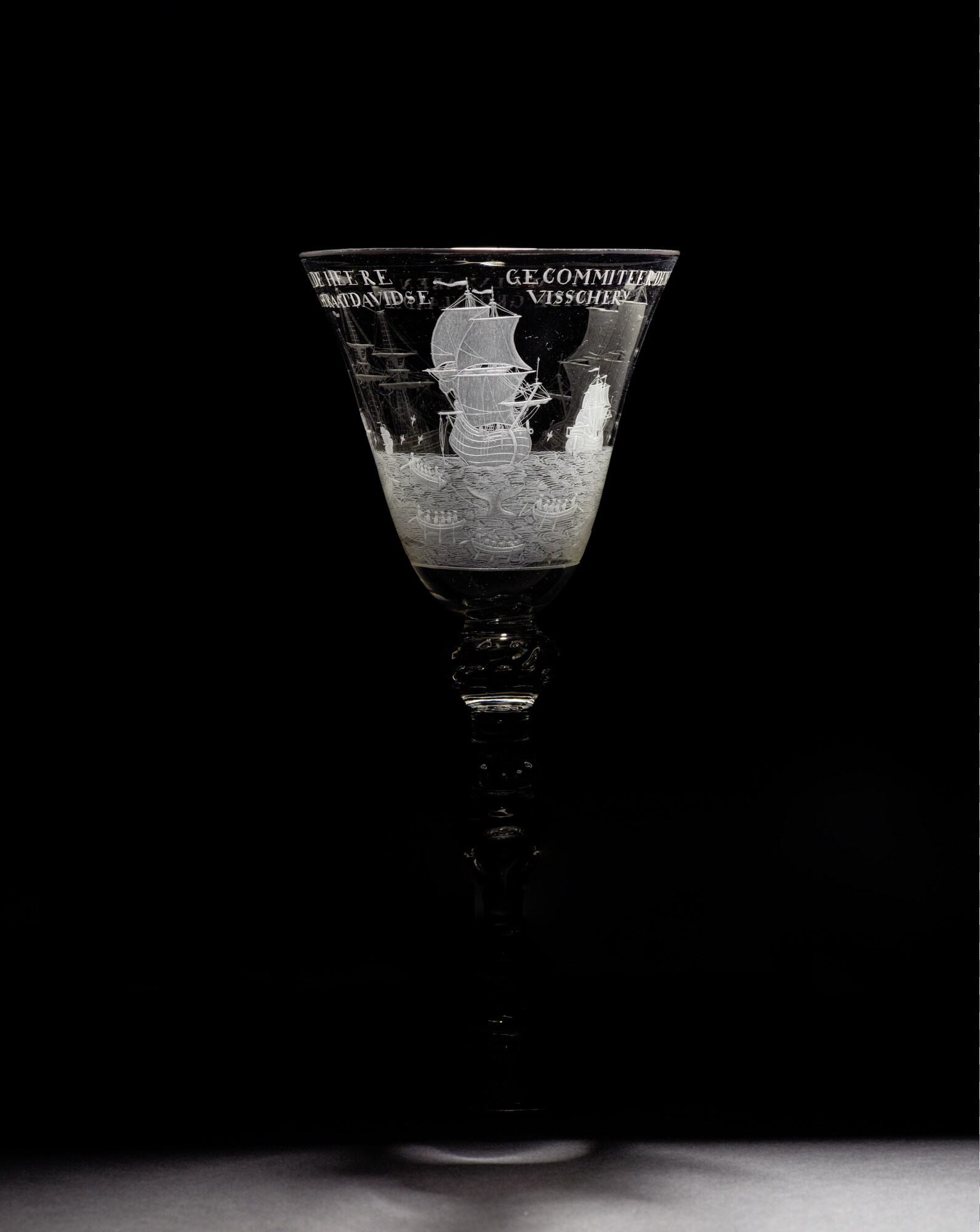 2014.0698; Gelegenheidsglas met gegraveerde voorstelling van de walvisvaart; gelegenheidsglas
