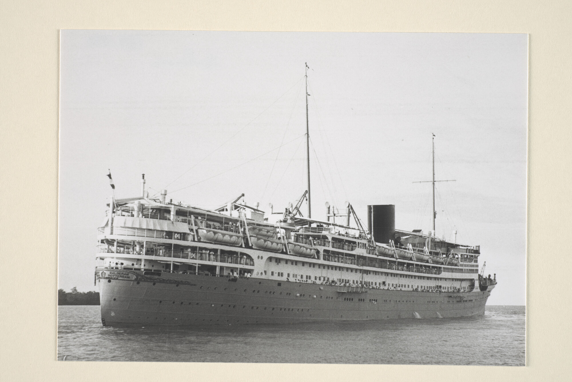 1995.5131; Het passagiersschip ms. 'Baloeran' van de Rotterdamsche Lloyd (Achteraanzicht); foto