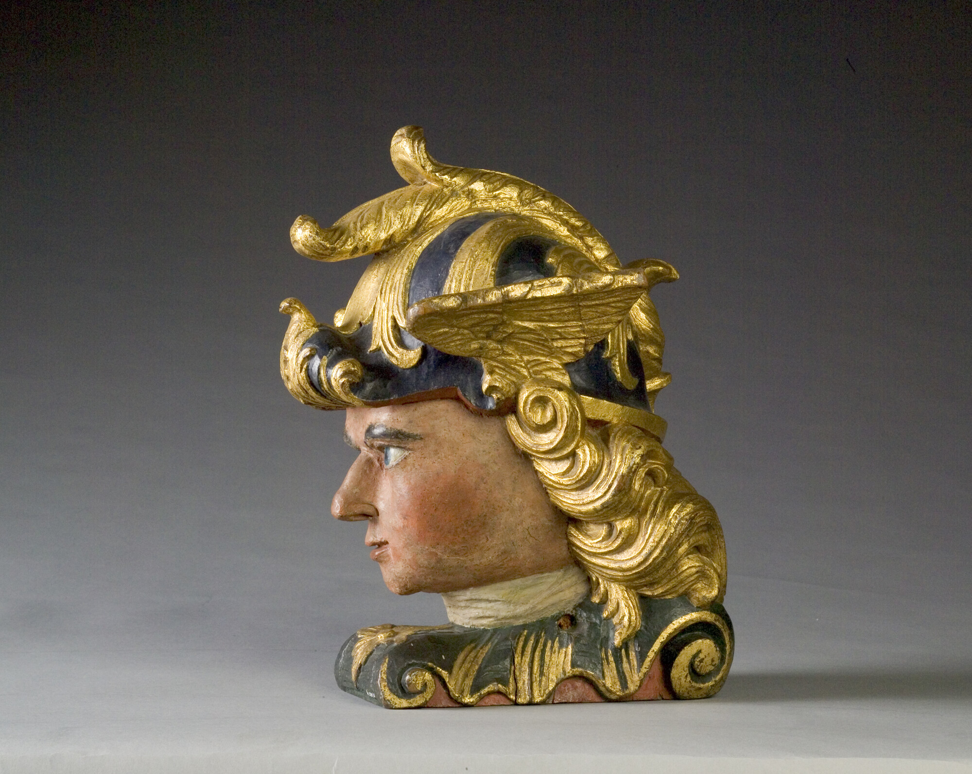 A.2781(03); Roerkop van Mercurius, een mannenhoofd met een gevleugelde helm; roerversiering