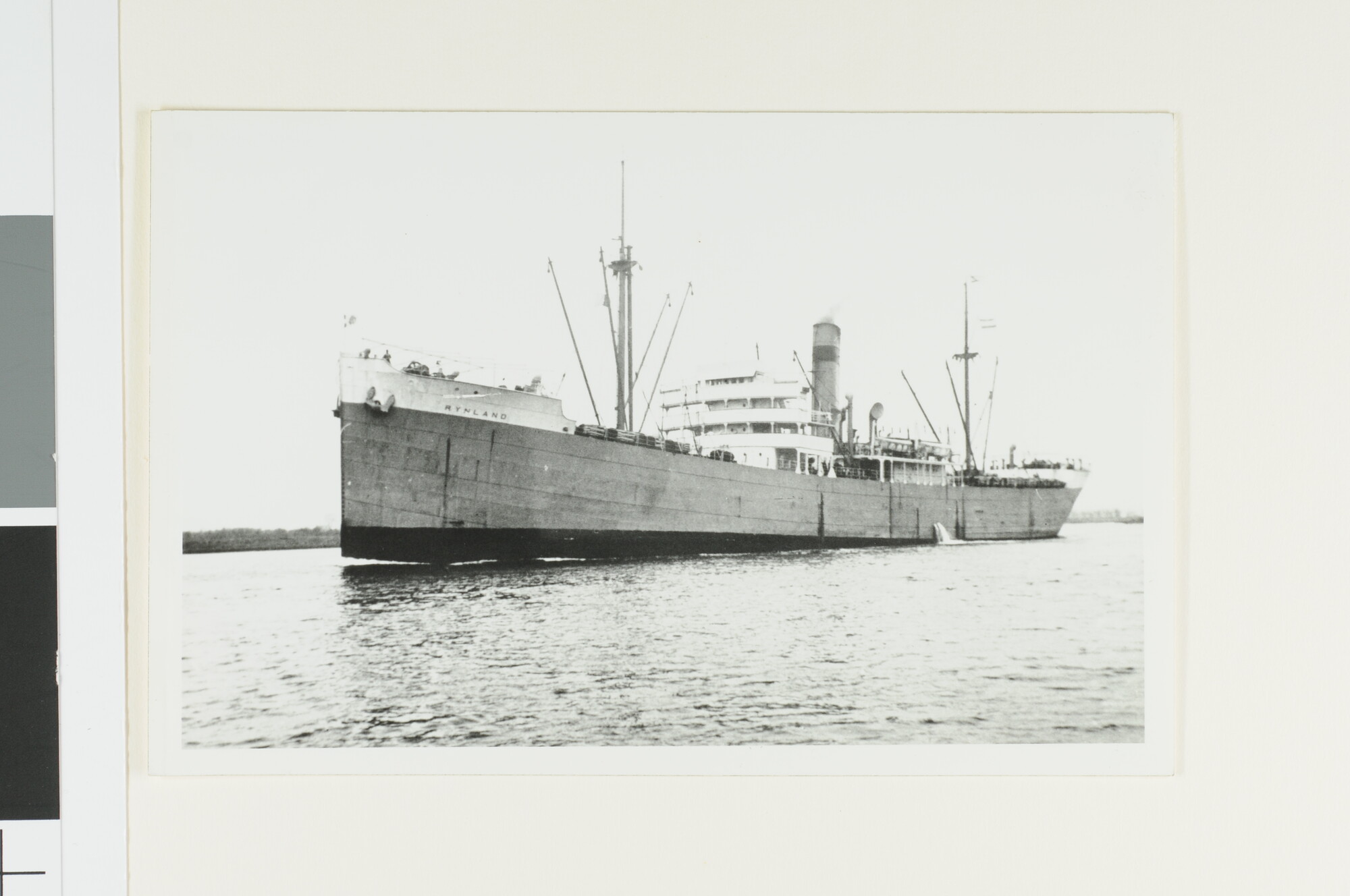 A.4252(10); Het vrachtschip ss. 'Rijnland' van de Koninklijke Hollandsche Lloyd gezien op het Noordzeekanaal; foto