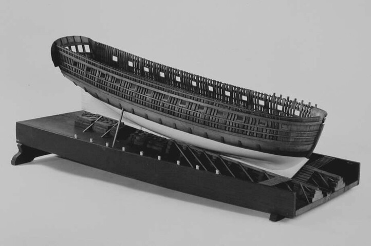 RS.0566(02); Model van het fregat Hercules op scheepshelling; scheepsmodel