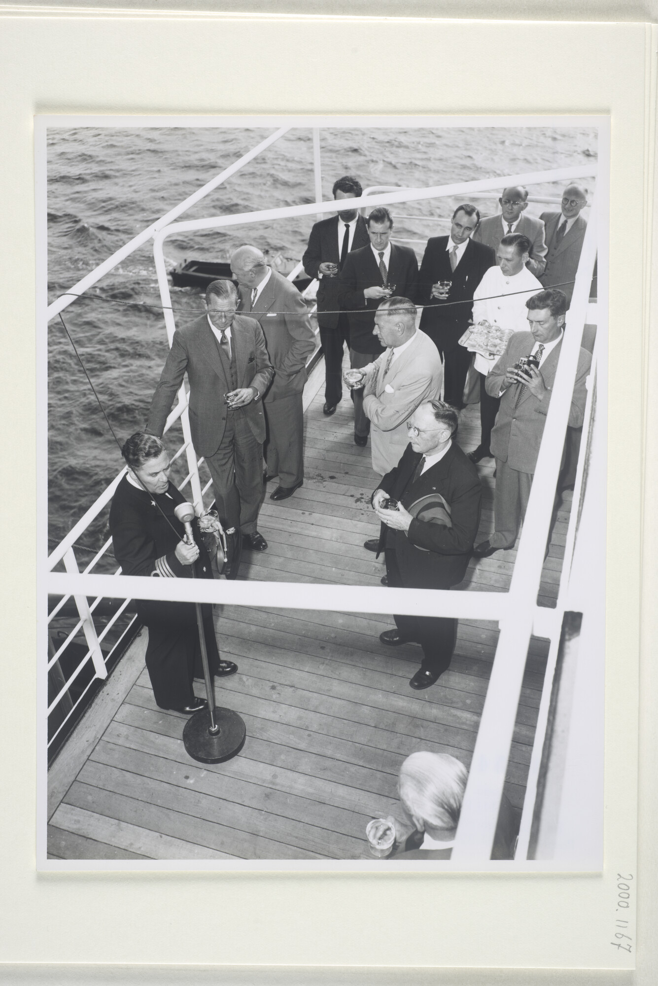 2000.1167; Foto's van de overdracht van het vrachtschip ms. 'Batjan' van de werf van P. Smit Jr; fotoreportage