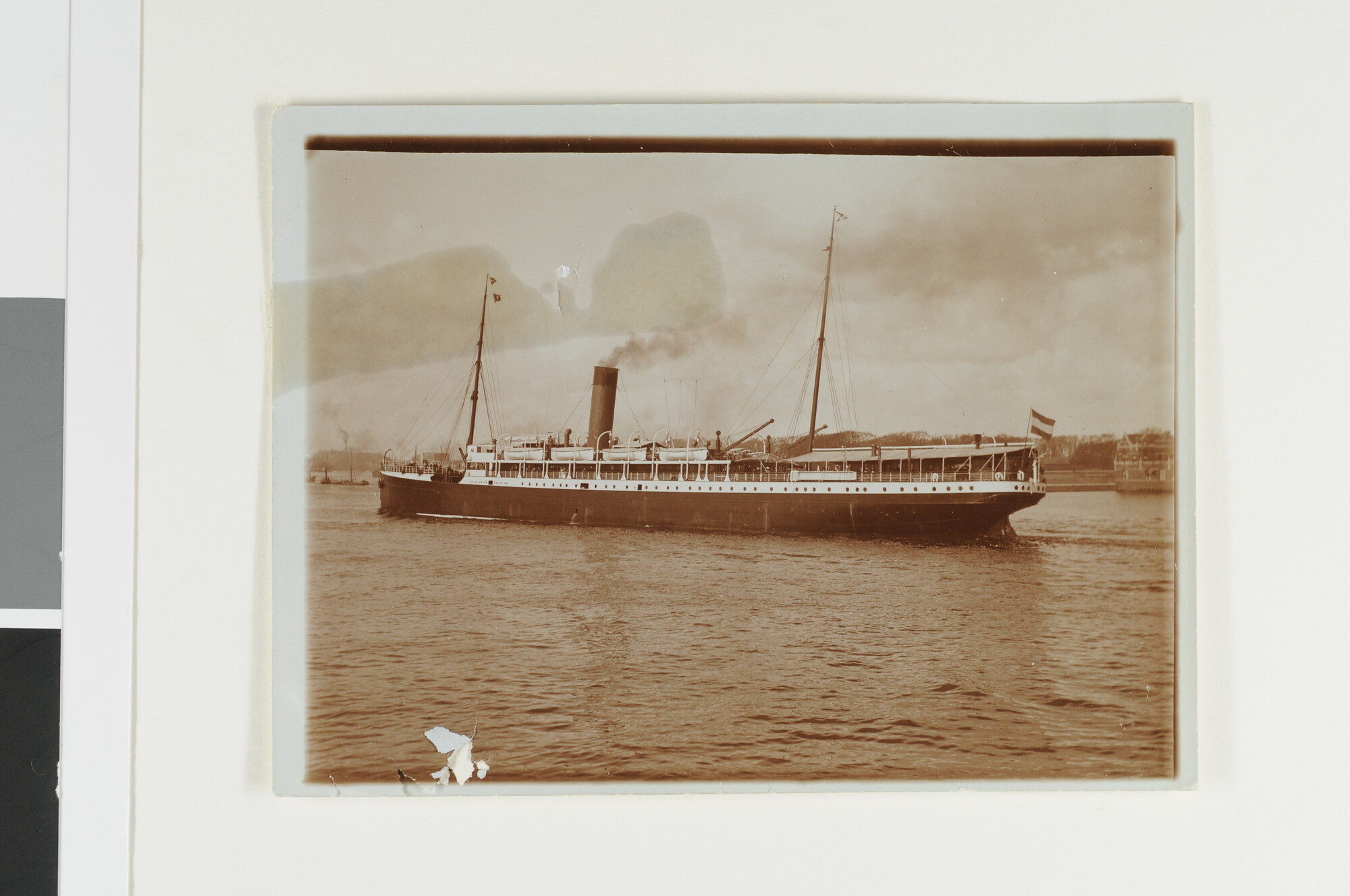S.3565(77); Het passagiersschip ss. 'Oranje' van de SMN; foto