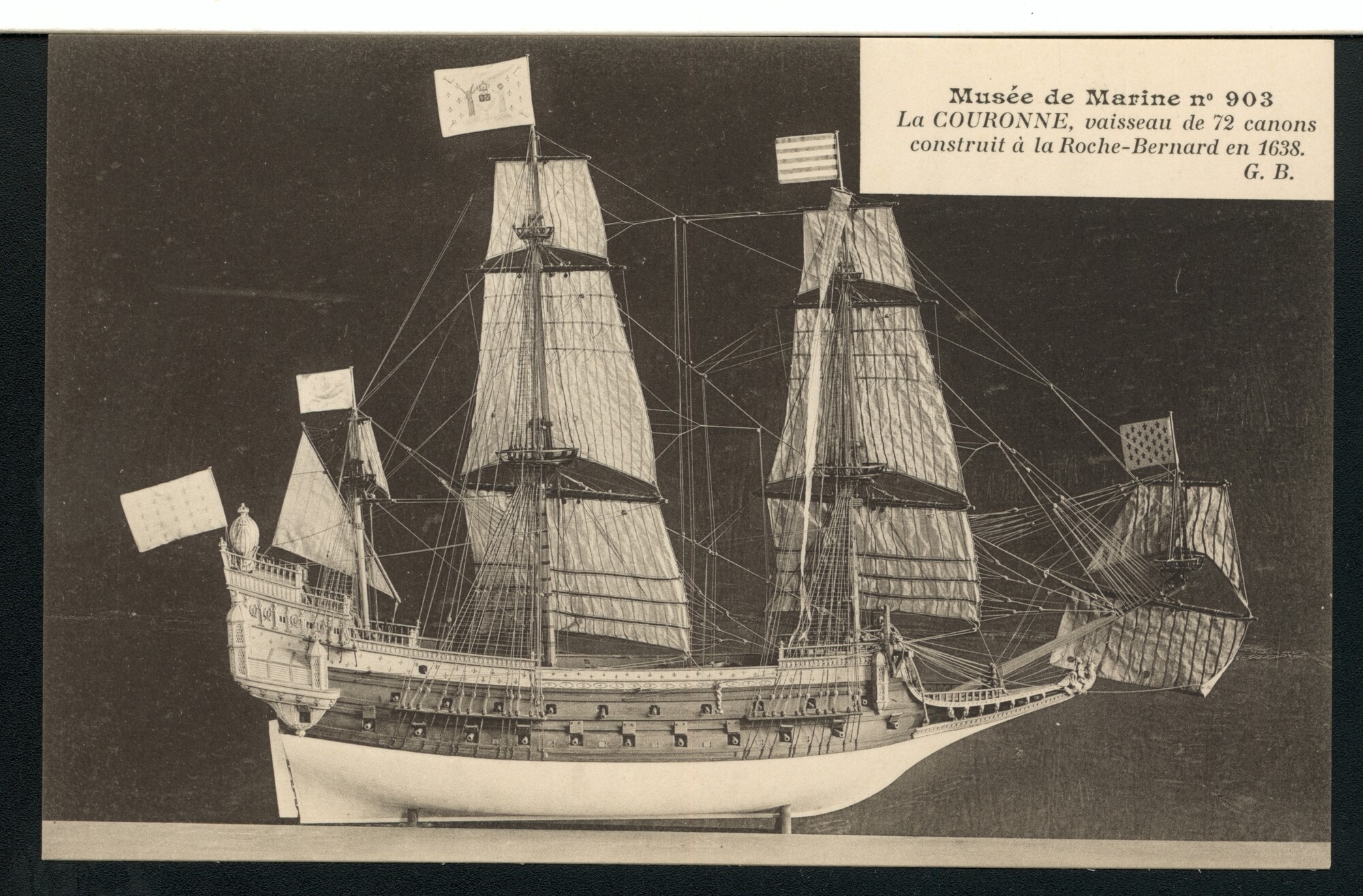 A.4876(397); Mapje van het Musee du Louvre (Musée de Marine) met 50 prentbriefkaarten met; prentbriefkaart-serie