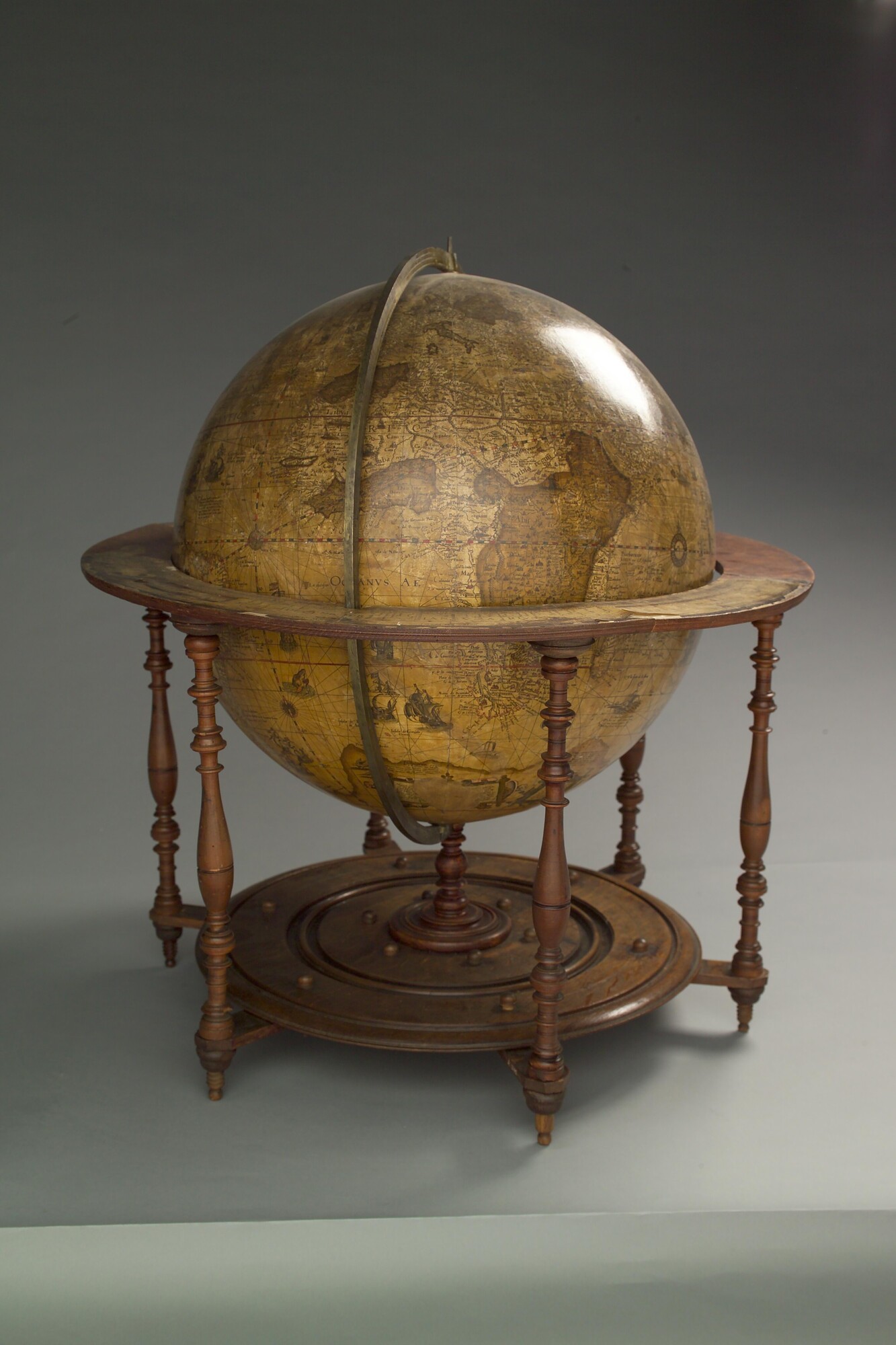 A.1140; Aardglobe van 52,5 cm doorsnede door Jacob Floris van Langren, 1589; globe