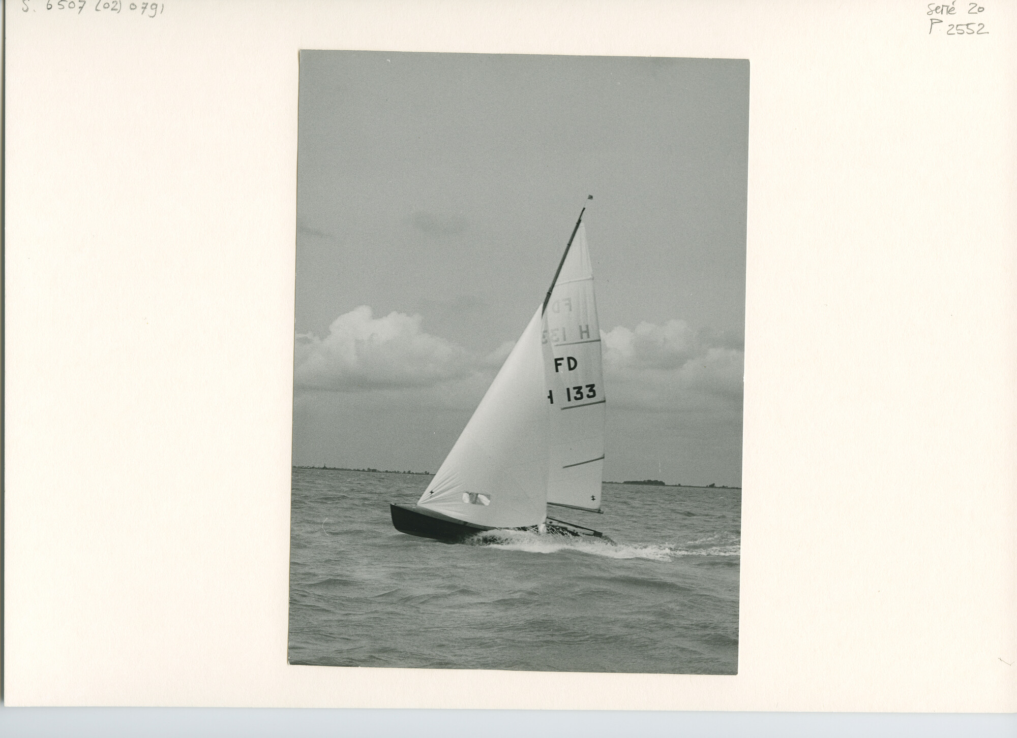 S.6507(02)0791.03; Zwart-wit foto van de FD-week 1962 op het IJsselmeer voor Muiden; foto