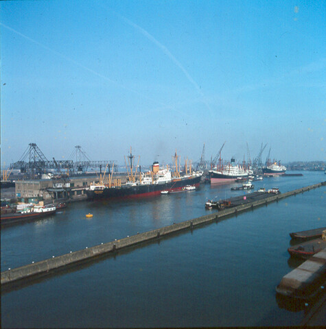 S.9100(7930); Dia havengezicht Amsterdam; diapositief