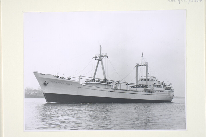 S.5219(12)0358; Foto's van het koelschip ms. 'Silver Comet', gebouwd bij de ASM, afgemeerd langs de Parkkade te Rotterdam; fotoreportage