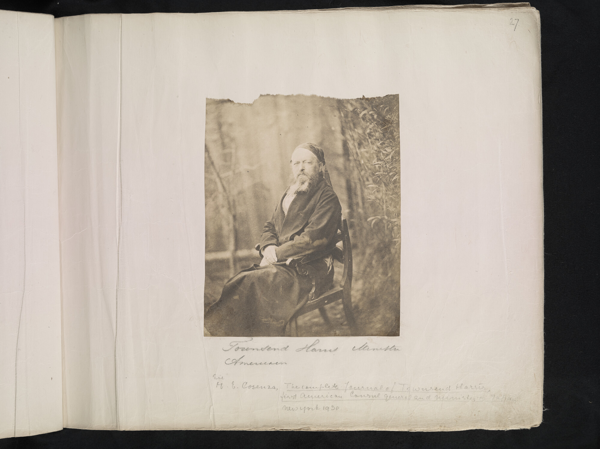 S.3628(02); Album nr. 1 uit een serie van drie van de Nederlandse consul in Japan Dirk de Graeff van Polsbroek; fotoalbum
